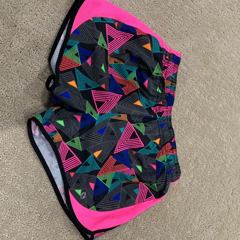 xersion triangle patterned shorts